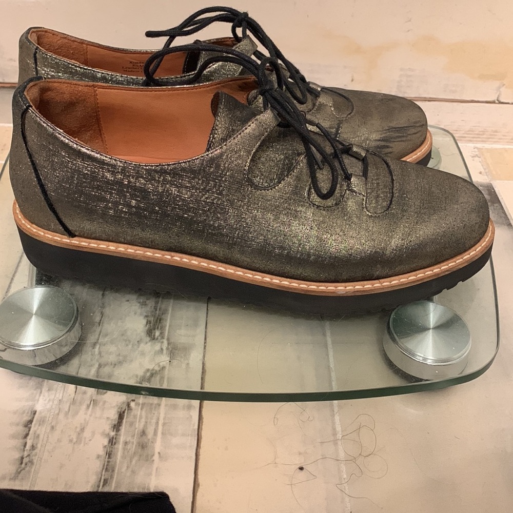 L’AmourDesPied metallic tone loafer style shoe - Picture 6 of 7